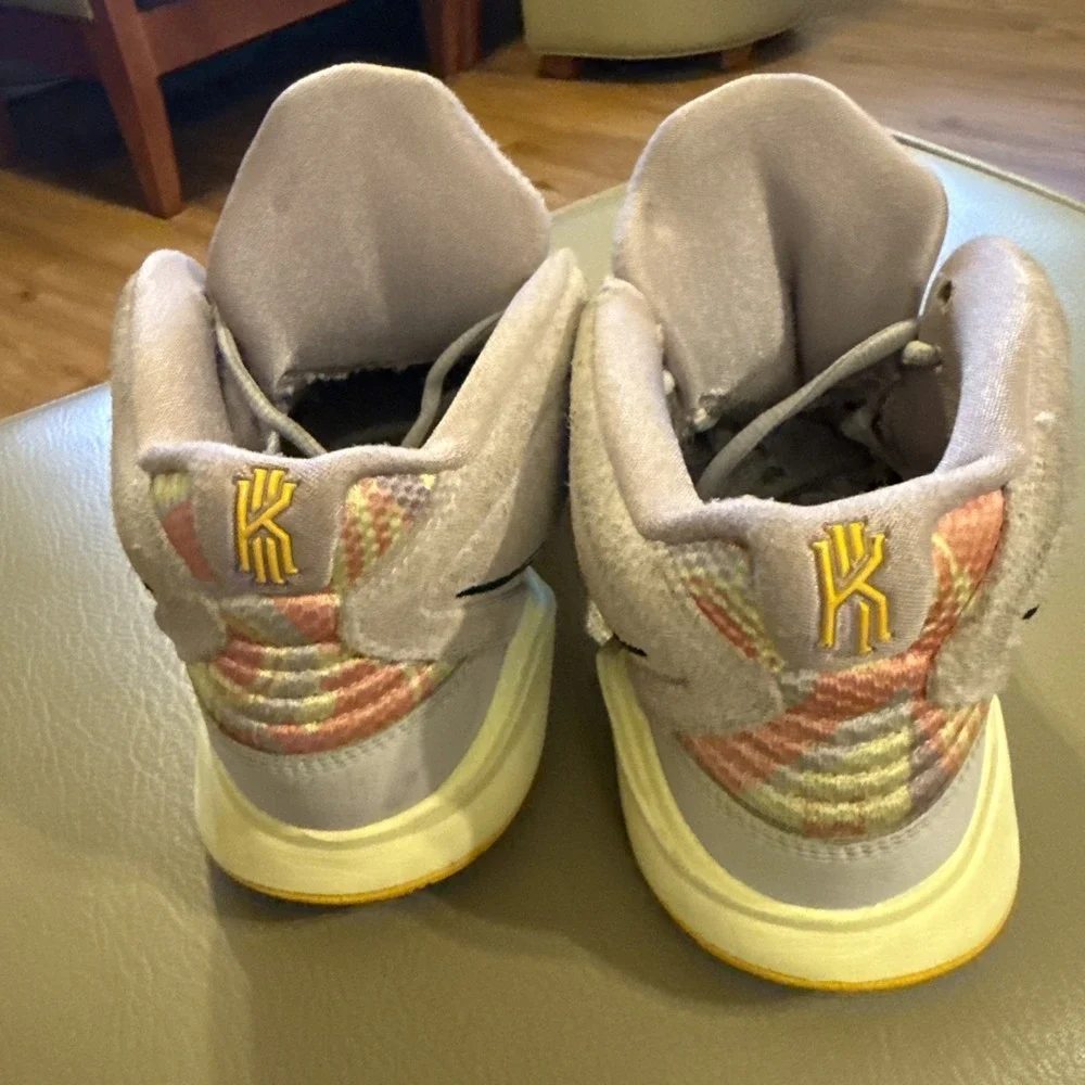 Nike Kyrie Flytrap 5 Basketball Shoes DM0856-500 Multi Color Men's 7.5 / Women 9